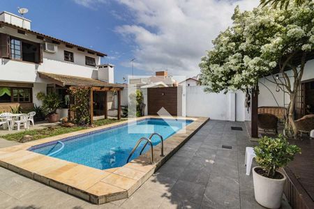 Casa à venda com 220m², 4 quartos e 3 vagasPiscina