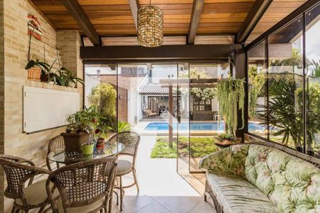 Casa à venda com 220m², 4 quartos e 3 vagasChurrasqueira