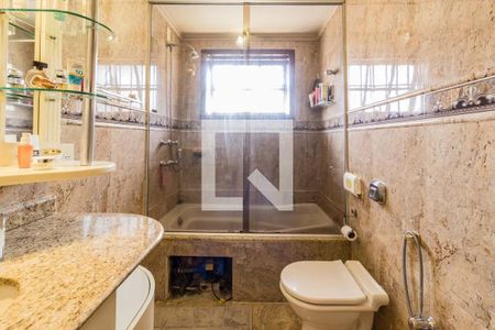 Casa à venda com 220m², 4 quartos e 3 vagasBanheiro da Suíte