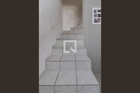 Escada de casa para alugar com 2 quartos, 120m² em Vila Dona Augusta, São Paulo