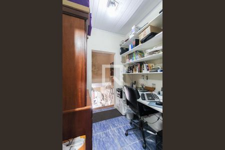 Casa à venda com 300m², 2 quartos e 4 vagas Casa à venda com 300m², 2 quartos e 4 vagasEscritório