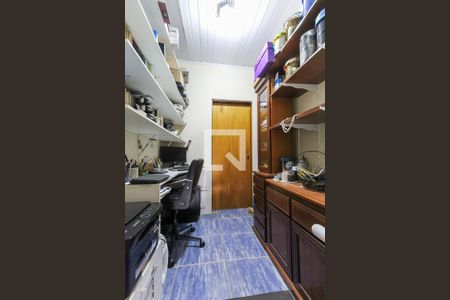 Casa à venda com 300m², 2 quartos e 4 vagas Casa à venda com 300m², 2 quartos e 4 vagasEscritório