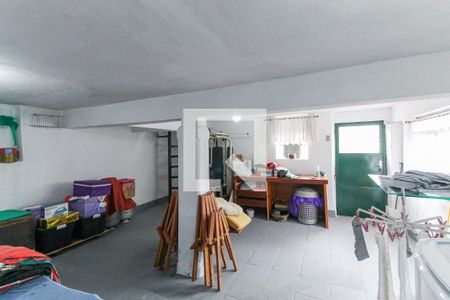 Casa à venda com 300m², 2 quartos e 4 vagas Casa à venda com 300m², 2 quartos e 4 vagasÁrea de serviço