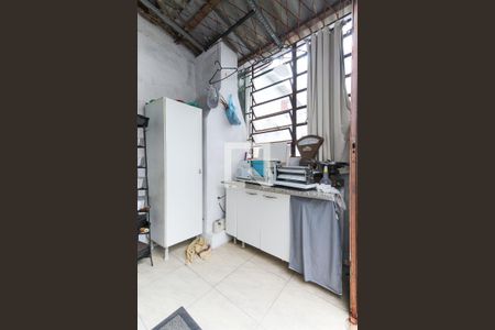 Casa à venda com 300m², 2 quartos e 4 vagas Casa à venda com 300m², 2 quartos e 4 vagasVaranda da cozinha