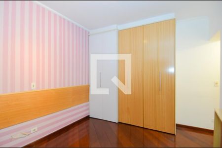 Apartamento à venda com 160m², 3 quartos e 2 vagasSuíte 2