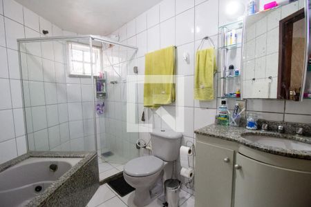 Casa à venda com 200m², 3 quartos e 2 vagasBanheiro da Suíte
