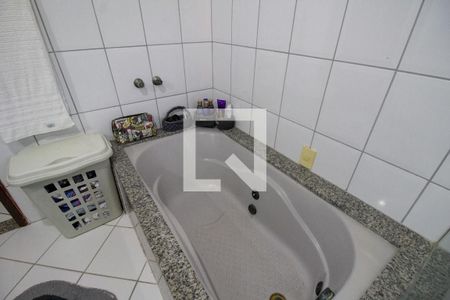 Casa à venda com 200m², 3 quartos e 2 vagasBanheiro da Suíte