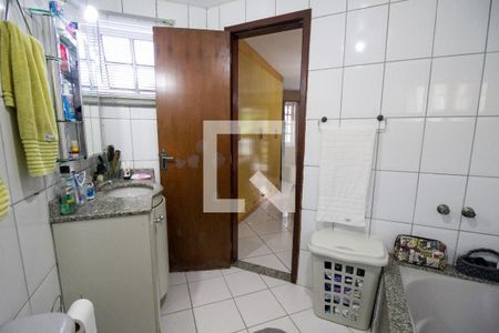 Casa à venda com 200m², 3 quartos e 2 vagasBanheiro da Suíte