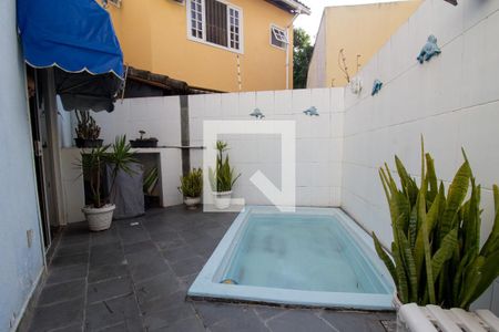 Casa à venda com 200m², 3 quartos e 2 vagasPiscina