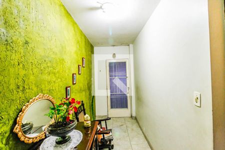 Casa à venda com 70m², 2 quartos e 2 vagasCorredor lateral