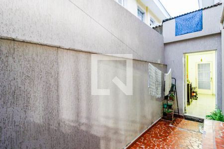 Casa à venda com 70m², 2 quartos e 2 vagasCorredor lateral