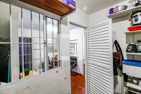 Casa à venda com 70m², 2 quartos e 2 vagasQuarto de Serviço