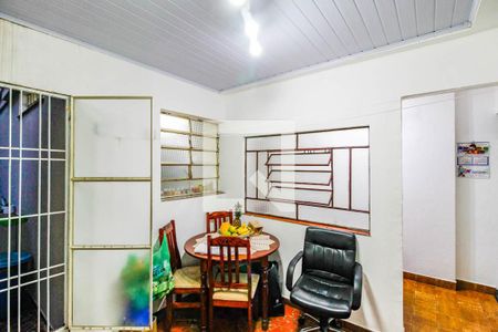 Casa à venda com 70m², 2 quartos e 2 vagasÁrea de Serviço