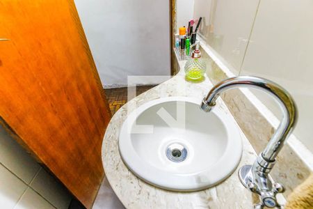 Casa à venda com 70m², 2 quartos e 2 vagasLavabo