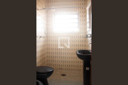 Casa à venda com 132m², 4 quartos e 2 vagasBanheiro