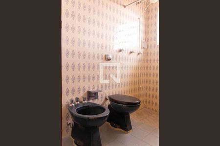 Casa à venda com 132m², 4 quartos e 2 vagasBanheiro