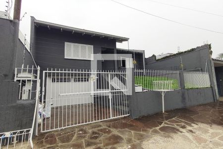 Casa à venda com 120m², 3 quartos e 2 vagas Casa à venda com 120m², 3 quartos e 2 vagasFachada