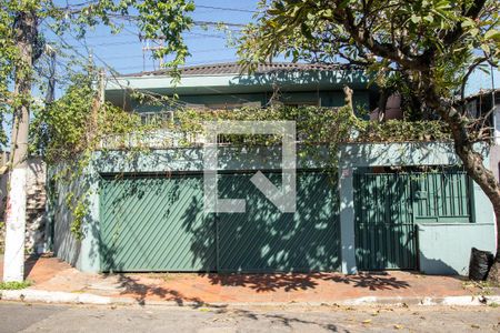 Casa à venda com 250m², 3 quartos e 2 vagasFachada