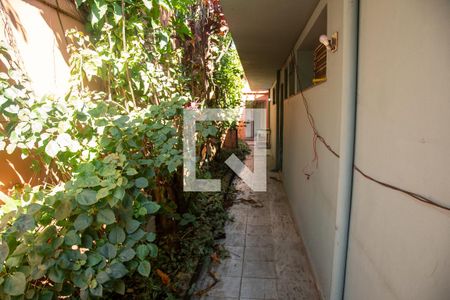 Casa à venda com 250m², 3 quartos e 2 vagasCorredor