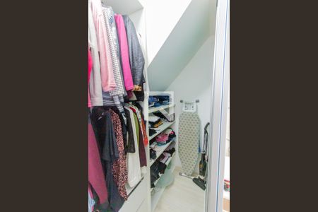 Casa à venda com 148m², 2 quartos e 2 vagas Casa à venda com 148m², 2 quartos e 2 vagasCloset