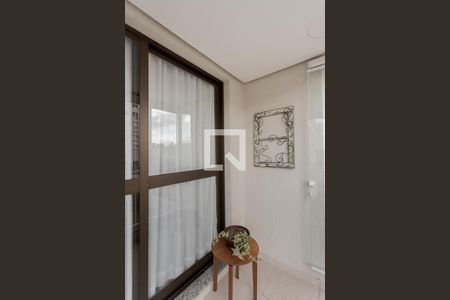 Apartamento à venda com 81m², 2 quartos e 2 vagas Apartamento à venda com 81m², 2 quartos e 2 vagasVaranda