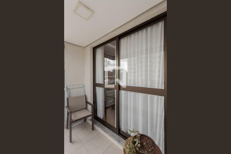Apartamento à venda com 81m², 2 quartos e 2 vagas Apartamento à venda com 81m², 2 quartos e 2 vagasVaranda