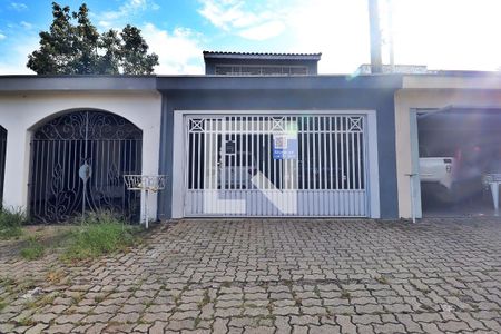 Casa para alugar com 250m², 3 quartos e 3 vagasFachada