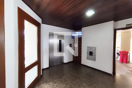 Apartamento à venda com 253m², 3 quartos e 2 vagas Apartamento à venda com 253m², 3 quartos e 2 vagasElevador