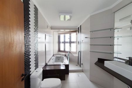 Apartamento à venda com 253m², 3 quartos e 2 vagas Apartamento à venda com 253m², 3 quartos e 2 vagasBanheiro da Suíte