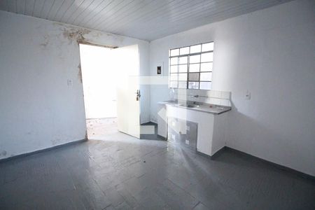 Sala / Cozinha de casa para alugar com 1 quarto, 40m² em Jardim Marisa, São Paulo