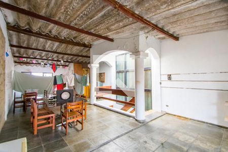 Casa para alugar com 280m², 2 quartos e 2 vagasSalão