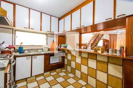 Casa para alugar com 280m², 2 quartos e 2 vagasCozinha