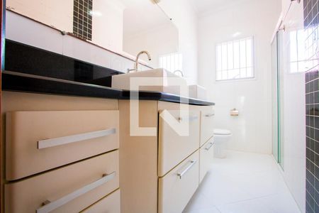 Casa à venda com 174m², 3 quartos e 2 vagasBanheiro do quarto 1