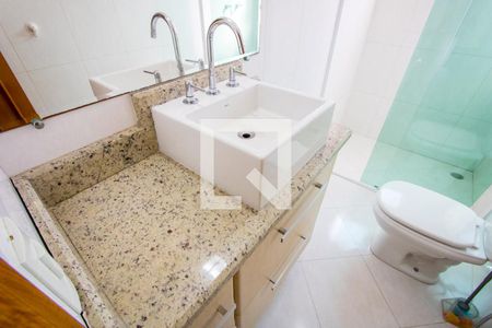 Casa à venda com 174m², 3 quartos e 2 vagasBanheiro social