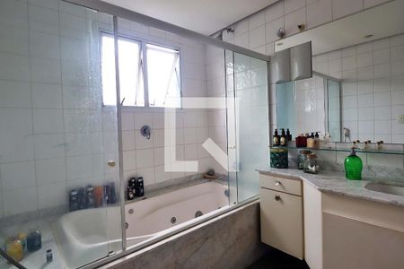 Apartamento à venda com 130m², 3 quartos e 2 vagasBanheiro da Suíte