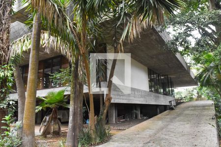 Casa à venda com 1879m², 8 quartos e 8 vagasRampa de acesso a casa