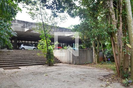 Casa à venda com 1879m², 8 quartos e 8 vagasFundos da casa