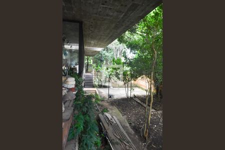 Casa à venda com 1879m², 8 quartos e 8 vagasLateral da Casa entrada pela cozinha