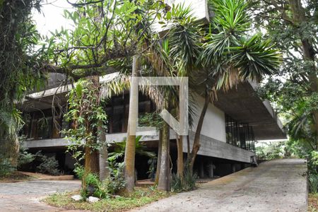 Casa à venda com 1879m², 8 quartos e 8 vagasFachada