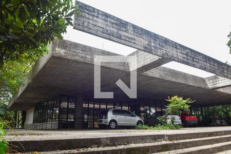 Casa à venda com 1879m², 8 quartos e 8 vagasFundos da Casa