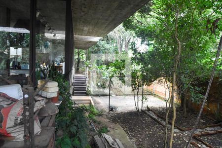 Casa à venda com 1879m², 8 quartos e 8 vagasLateral da Casa entrada pela cozinha