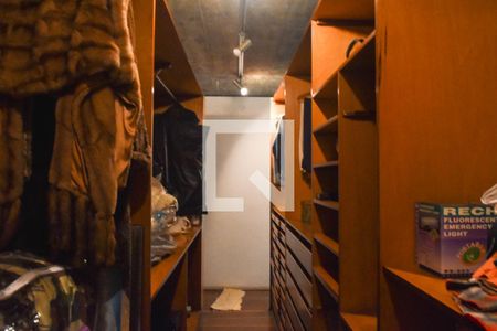 Casa à venda com 1879m², 8 quartos e 8 vagasCloset do quarto 1