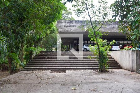 Casa à venda com 1879m², 8 quartos e 8 vagasFundos da casa