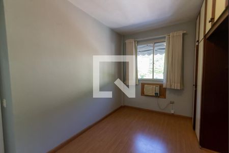 Apartamento à venda com 70m², 2 quartos e 2 vagas Apartamento à venda com 70m², 2 quartos e 2 vagasSuíte