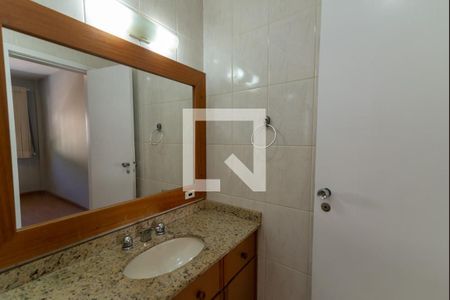 Apartamento à venda com 70m², 2 quartos e 2 vagas Apartamento à venda com 70m², 2 quartos e 2 vagasBanheiro da Suíte