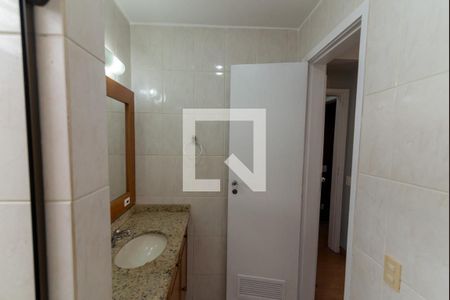 Apartamento à venda com 70m², 2 quartos e 2 vagas Apartamento à venda com 70m², 2 quartos e 2 vagasBanheiro da Suíte