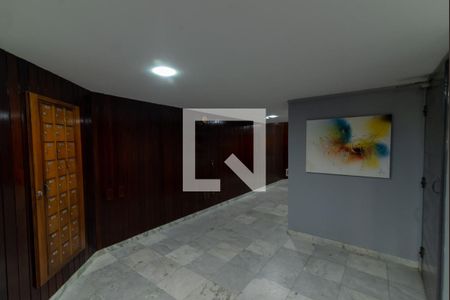 Apartamento à venda com 70m², 2 quartos e 2 vagas Apartamento à venda com 70m², 2 quartos e 2 vagasHall
