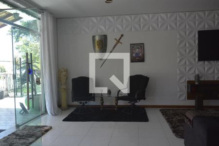 Sala de casa para alugar com 6 quartos, 400m² em Zumbi, Rio de Janeiro