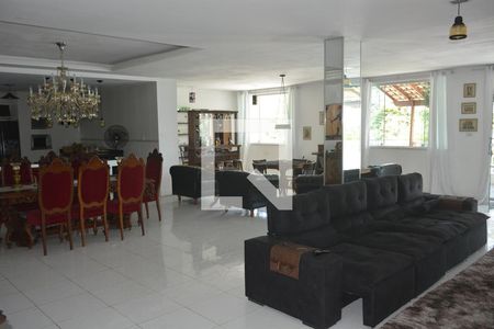 Sala de casa para alugar com 6 quartos, 400m² em Zumbi, Rio de Janeiro