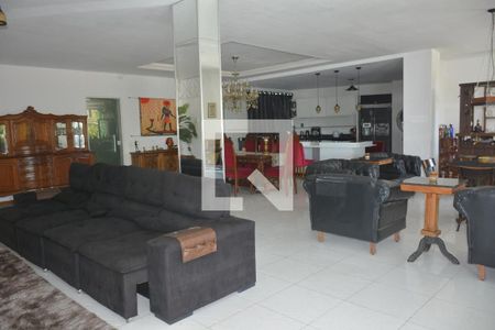 Sala de casa para alugar com 6 quartos, 400m² em Zumbi, Rio de Janeiro